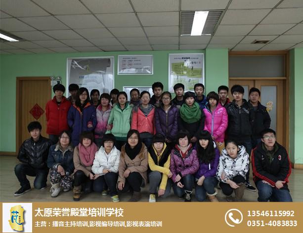 迈向舞台之光 影视表演培训的多维成长指南